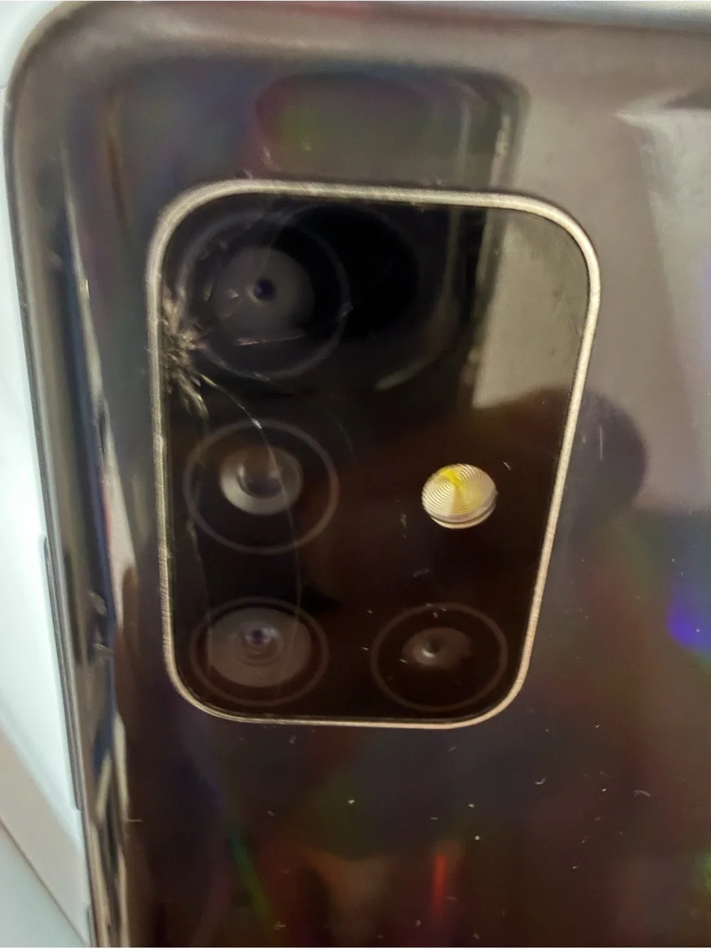 Samsung Galaxy A51 128GB Verizon Cracked Screen/Camera For Parts or Repair
